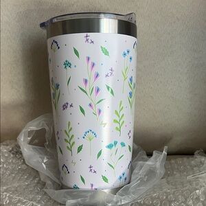 NWT Lug Guzzle Tumbler in Meadow Retreat Pink  🩷🤍💚